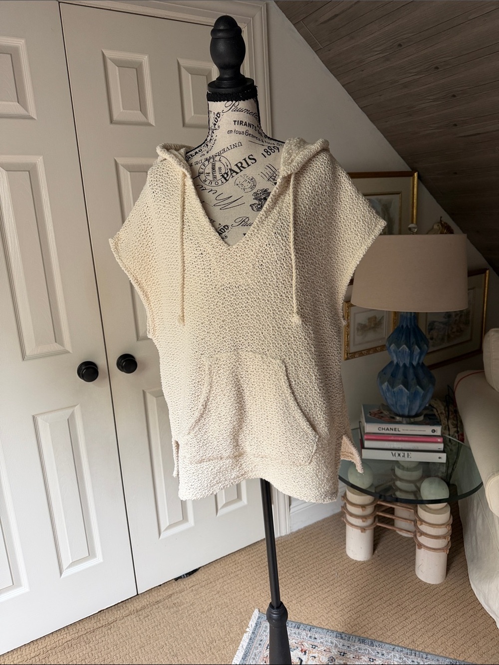 Splendid Cream Hooded V-Neck Short Sleeve Sweater